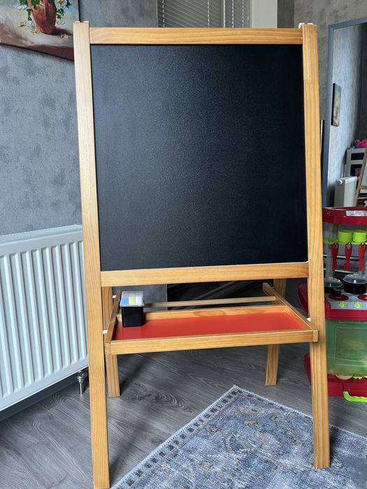 Дитячий двосторонній мольберт IKEA.