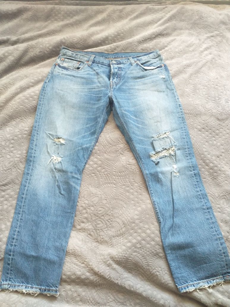 Levis jeansy z dziurami