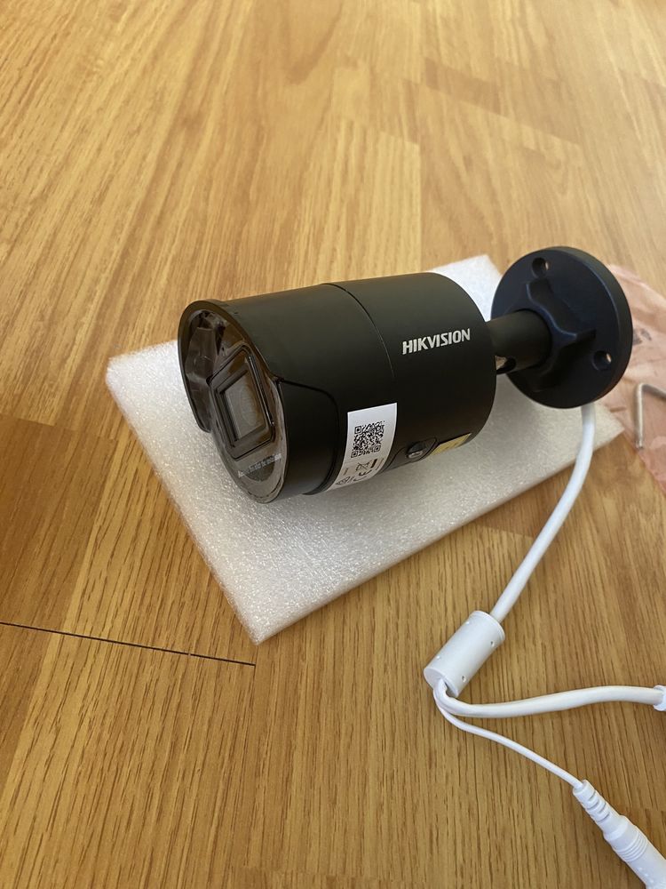 4МП iP камера с микрофоном Hikvision DS-2CD2043G2-IU Black