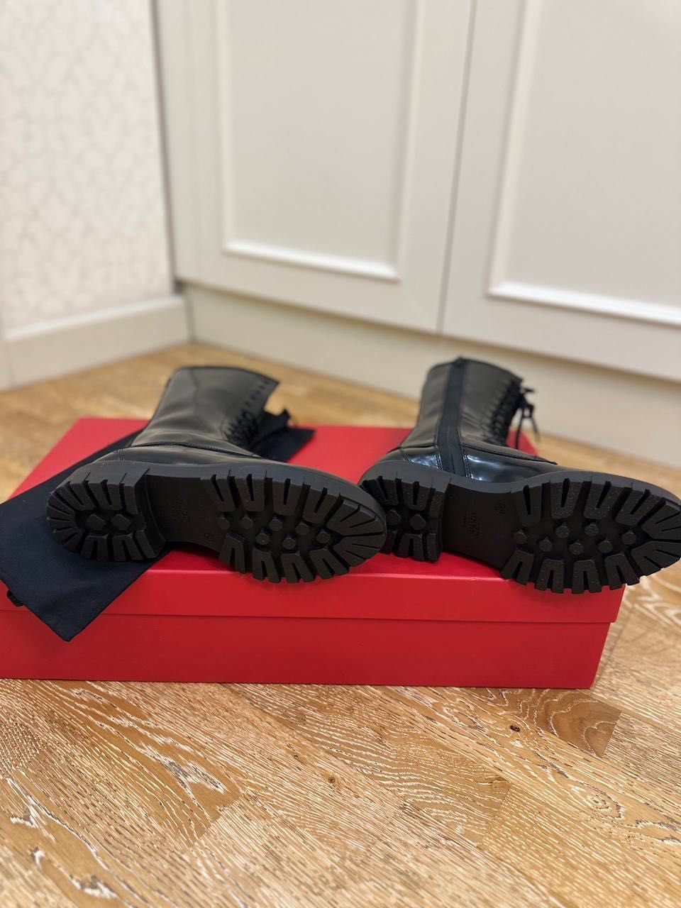 Нові жіночі шкіряні ботинки HUGO BOSS Axel Mid Boot-A, розмір 38