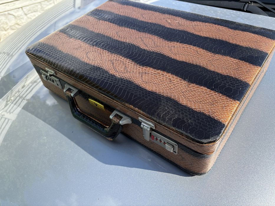 Набор столовых приборов в подарочном чемодане Limited V.Edition ITALY