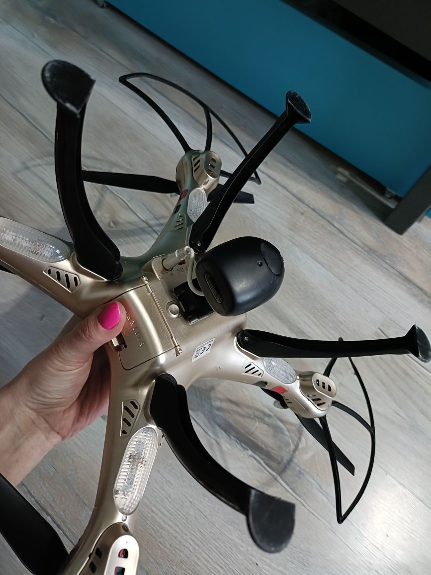 Dron z kamerą HD Syma X8hw