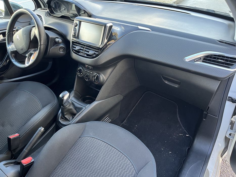 Peugeot 208 1.2 Puretech 82 signature AC