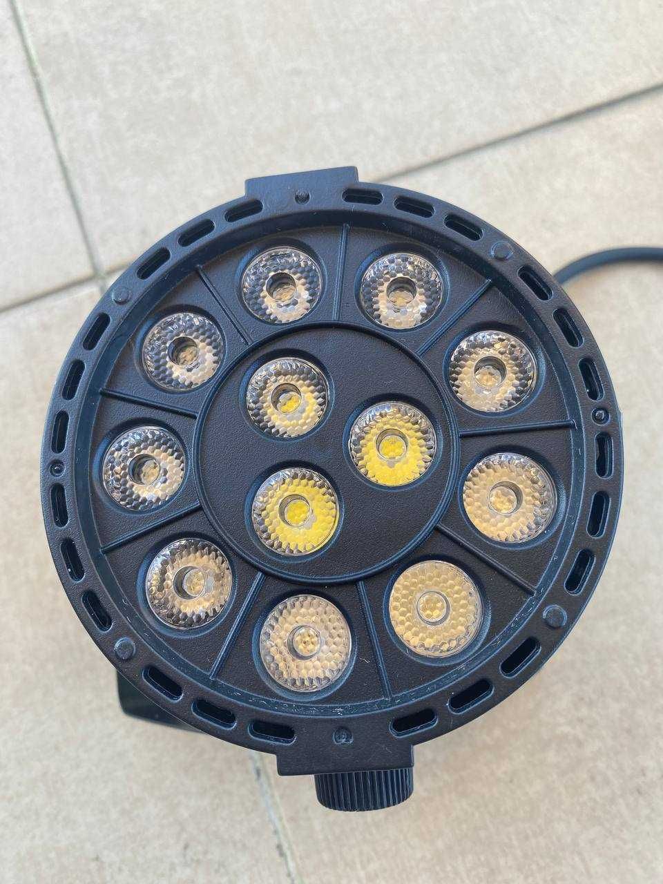 Reflektor PAR LED 12 x 1 W RGBW DMX + Pilot