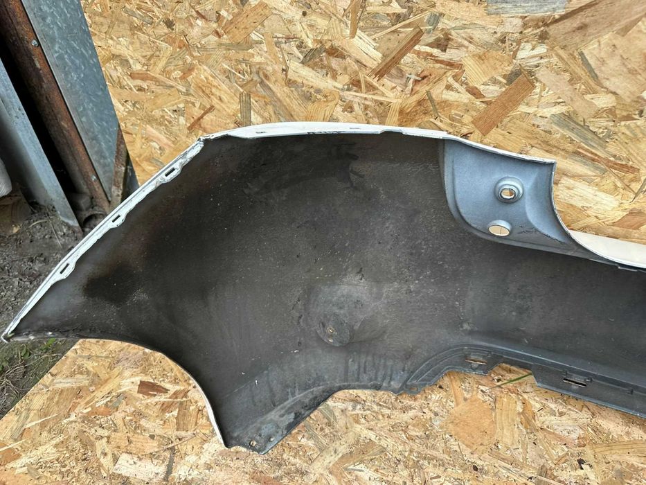 Toyota Auris I 1 lift 09-12 hatchback zderzak tylni tył cały orginał