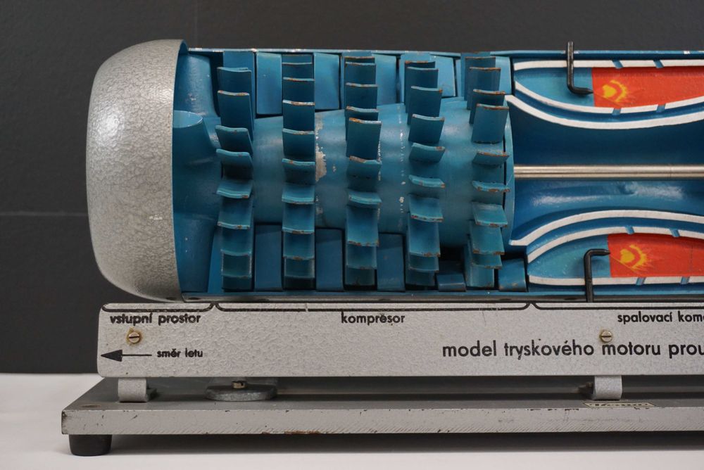 Model pomoc naukowa silnik turboodrzutowy odrzutowy PRL samolot