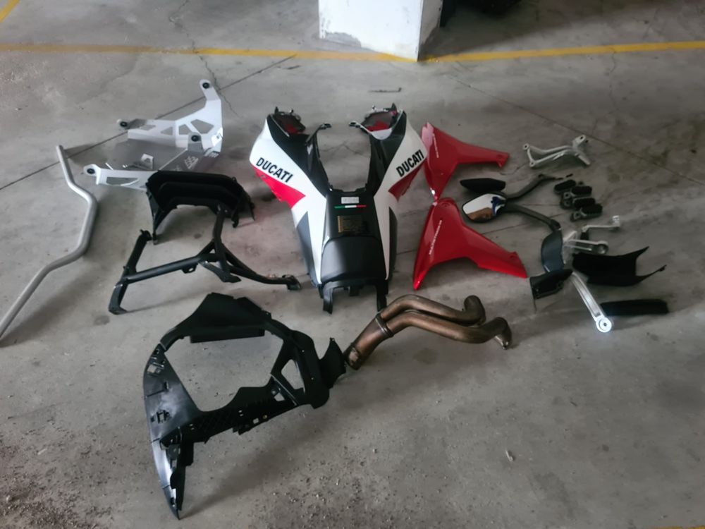 Material Ducati  Multistrada v4