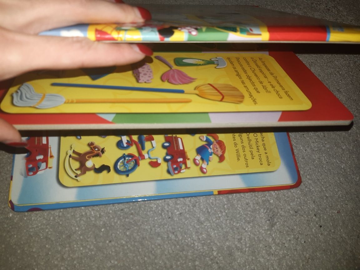 Livro infantil da casa do Mickey Mouse, procura e descobre.
Usado, mas
