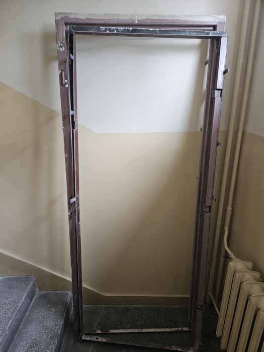 Drzwi zewnętrzne metalowe