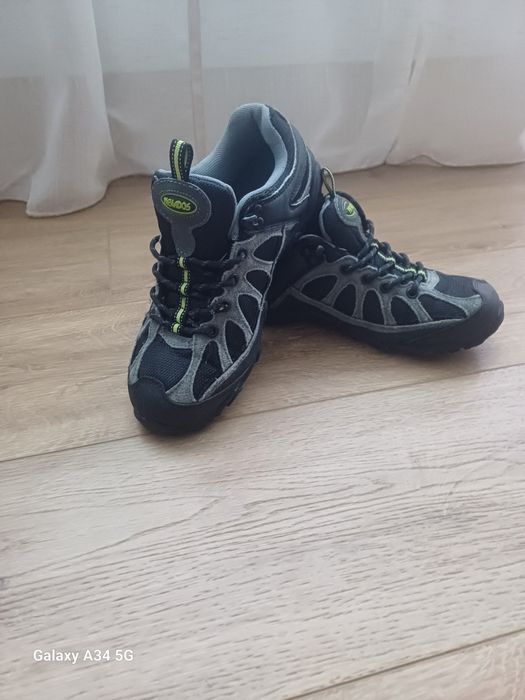 Кросівки розмір 36.5