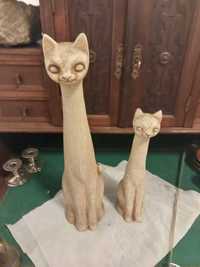 Dwie figurki kotów