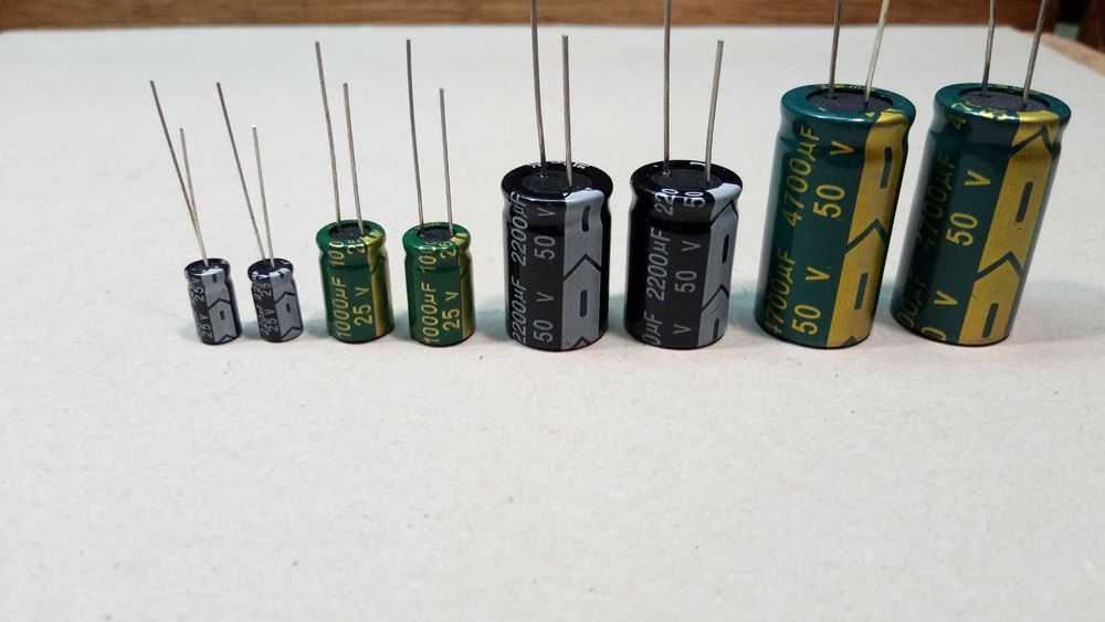 Конденсатор електролітичний  10000 мкФ 50 В.