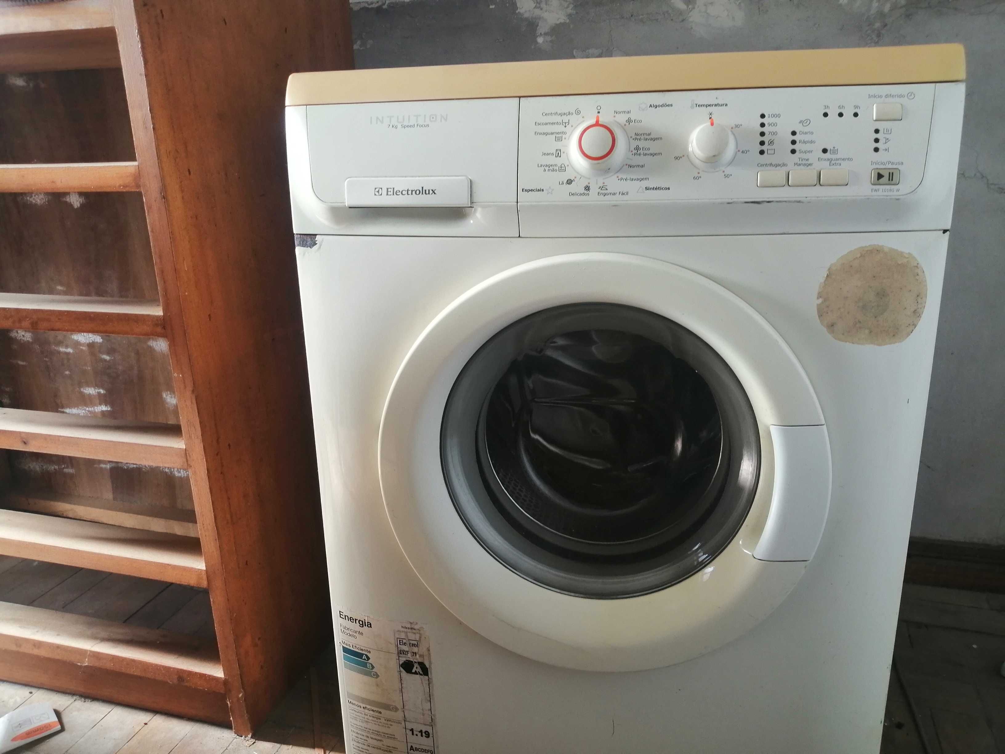 Máquina de lavar roupa Electrolux intuition