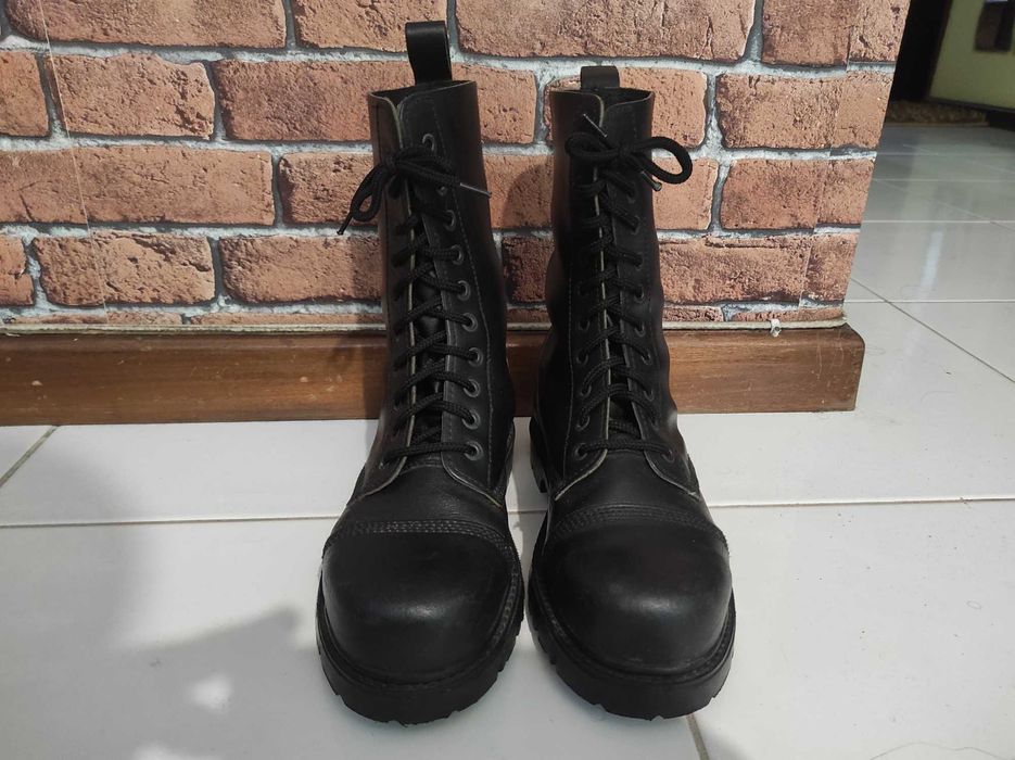 Botas em  biqueira de aço