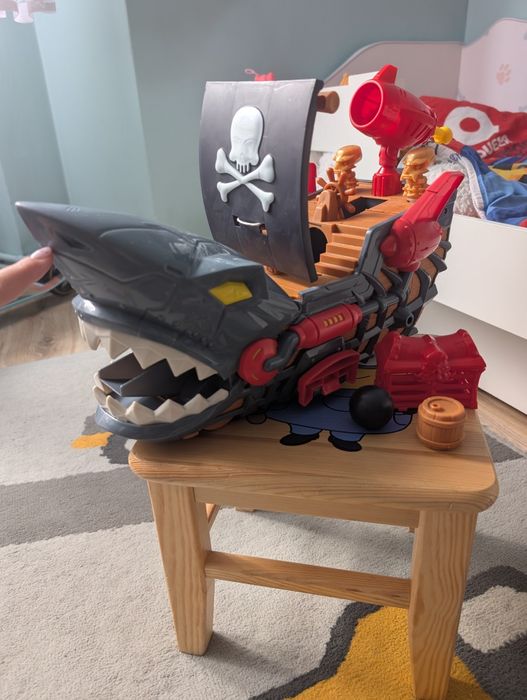 Statek piracki z akcesoriami i wyrzutnią