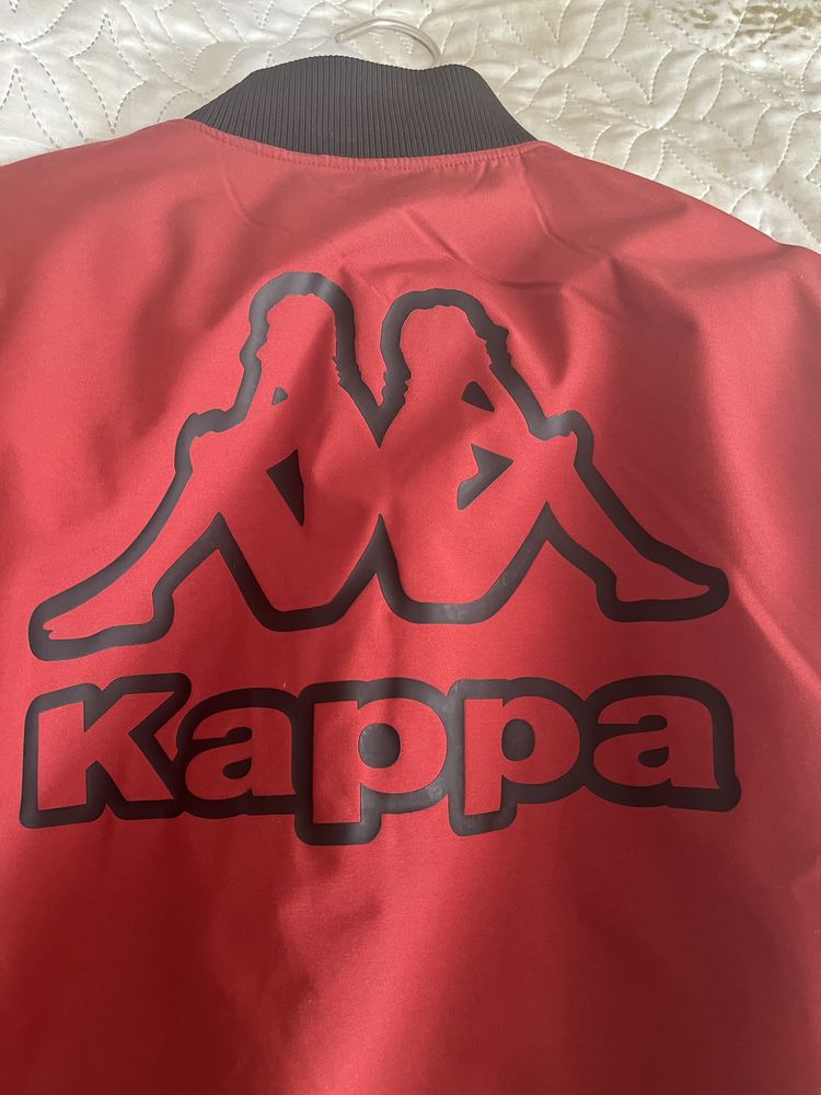Червона куртка Kappa розмір М
