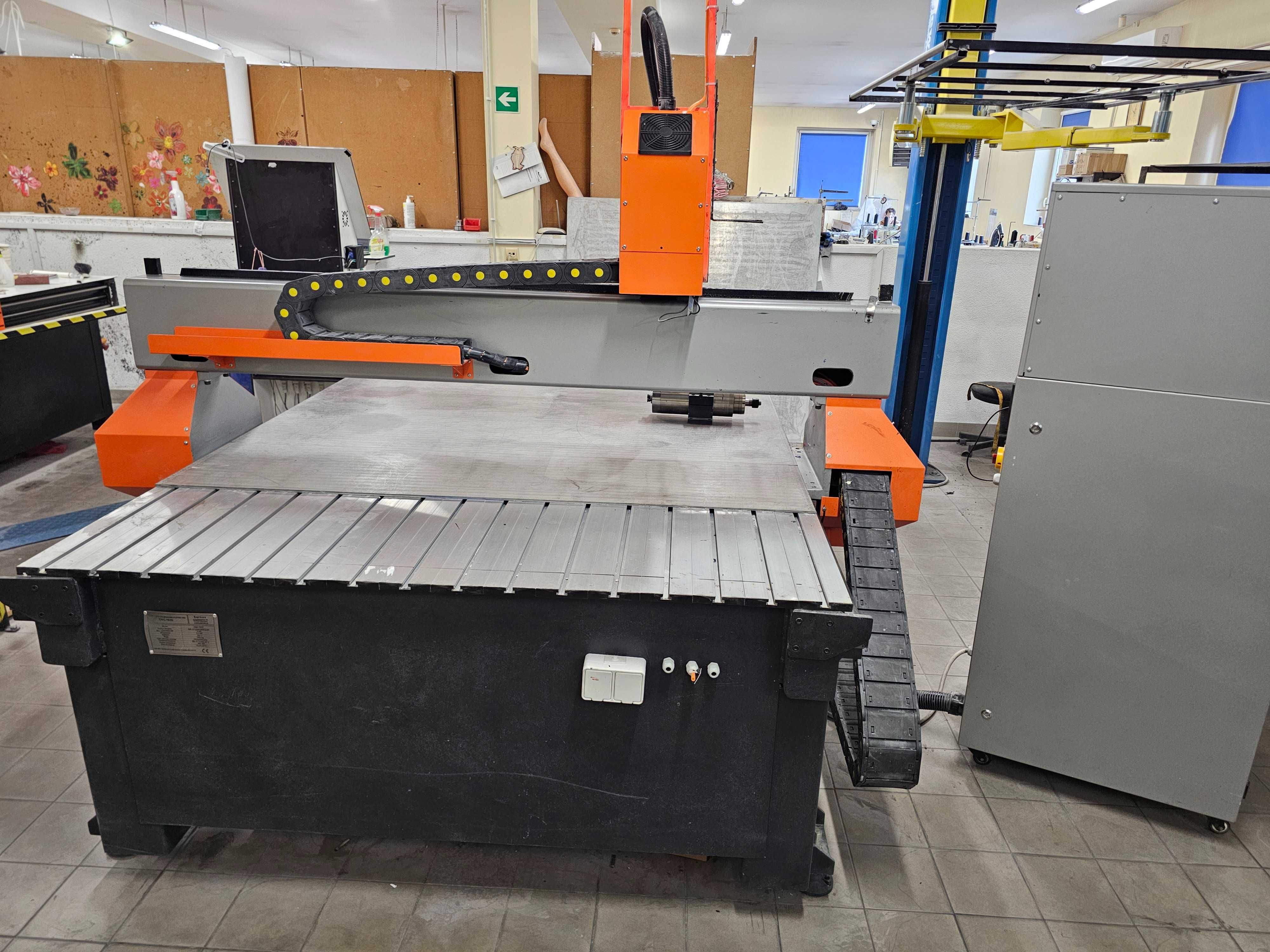 Ploter frezujący Sarnox CNC-1630