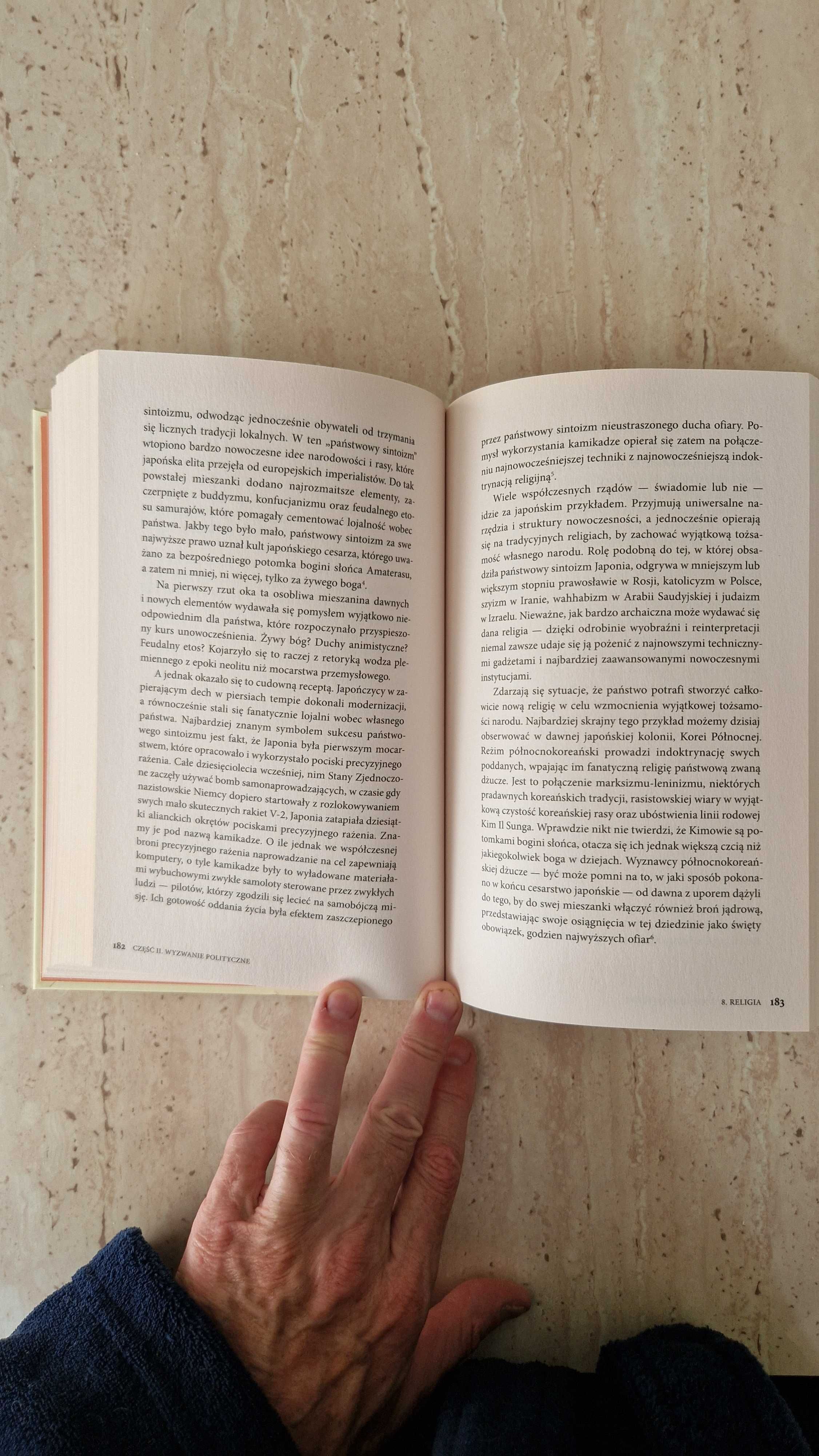 Książka Y. N. Harari "21 lekcji na XXI wiek".