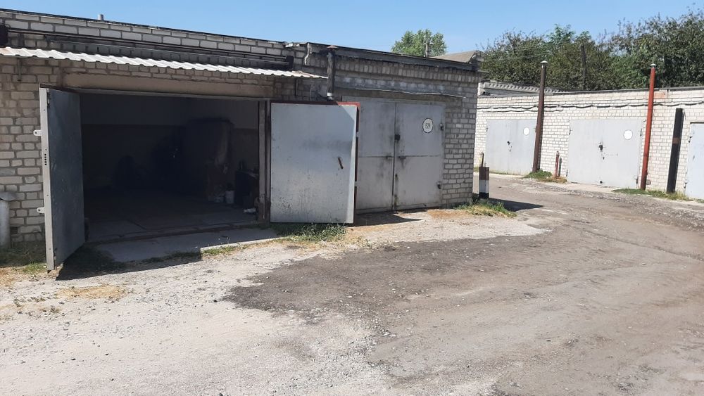 Гараж на Молодіжному, цегляний двоярусний