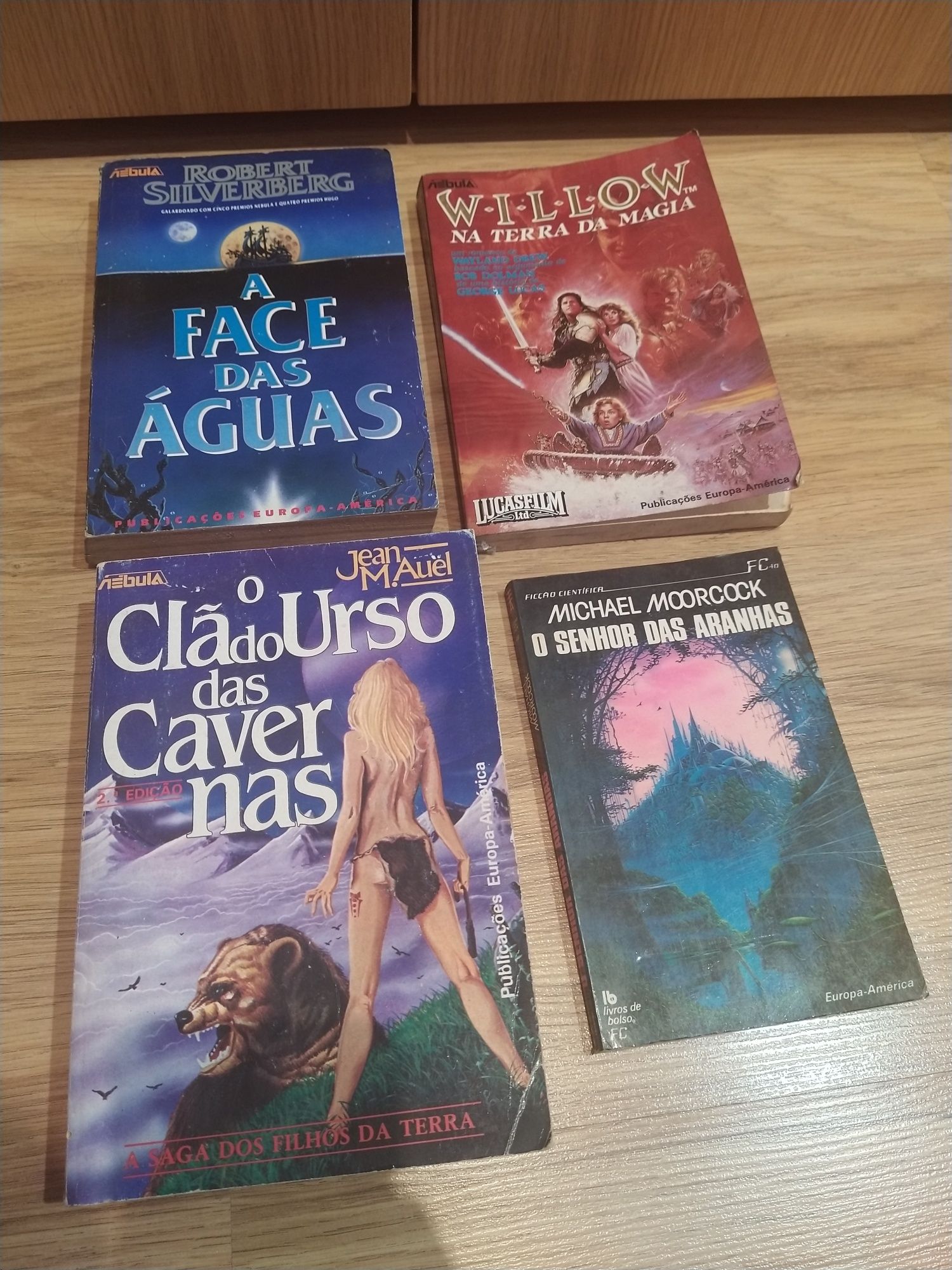 Conjunto de de livros de ficção científica e fantasia