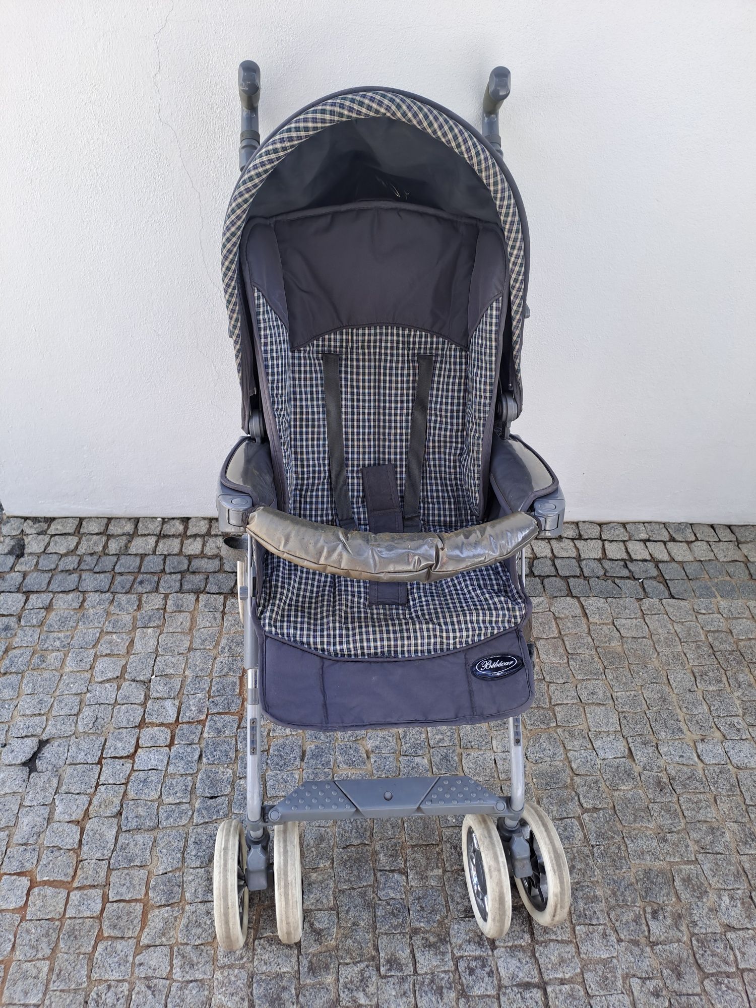 Carrinho + cadeira de carro de bebé