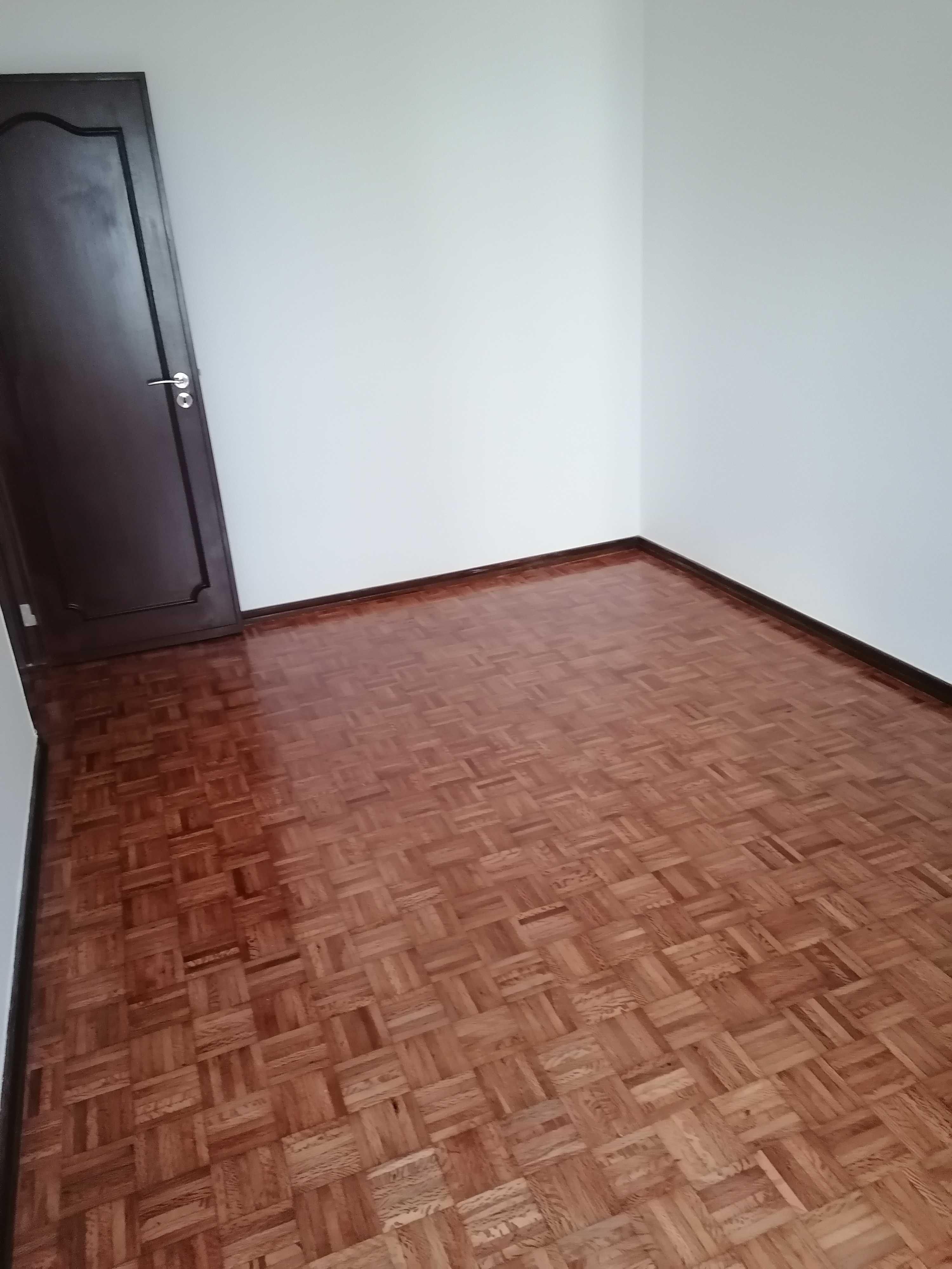 T2 renovado, mobilado, Oeiras, Figueirinha, até 4 pessoas, c/elevador