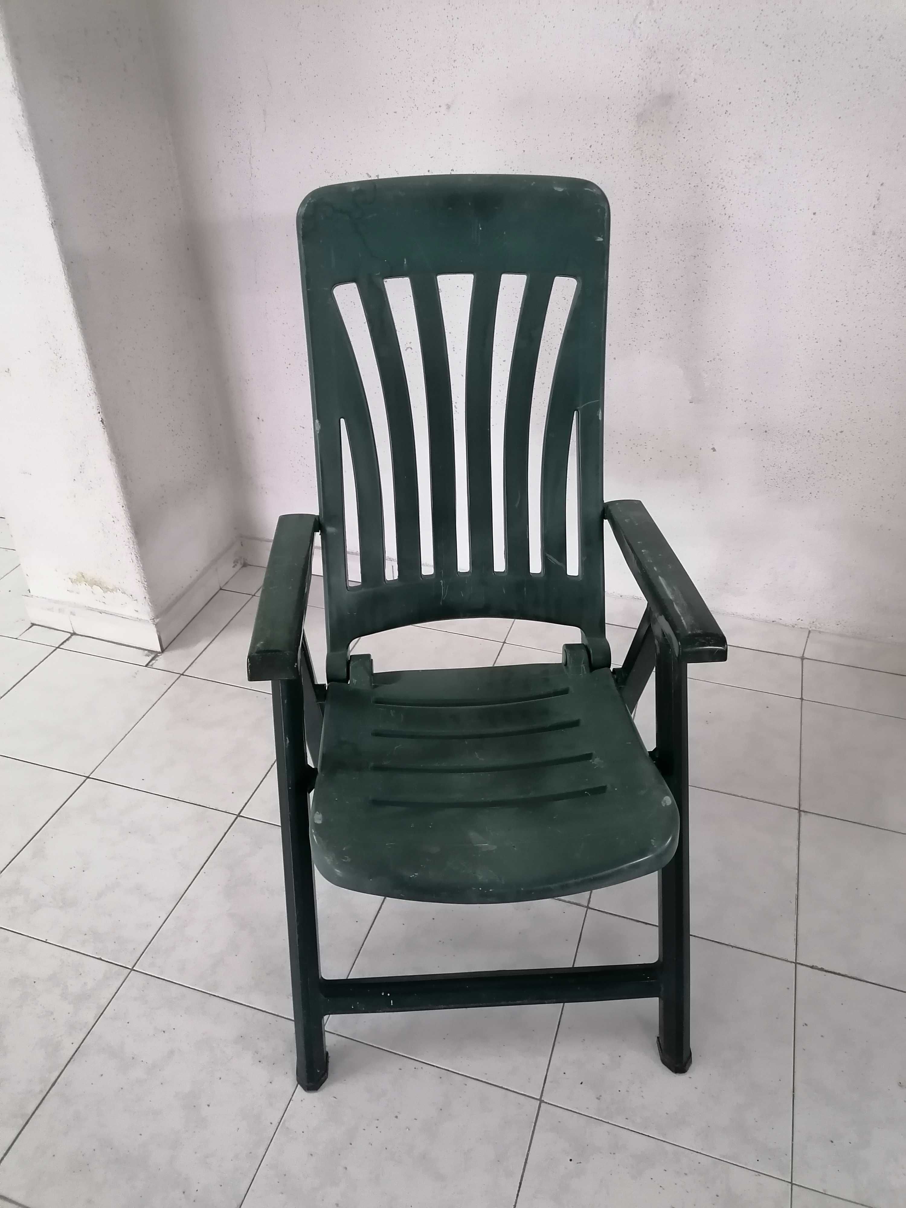 Vendo cadeiras plástico Jardim