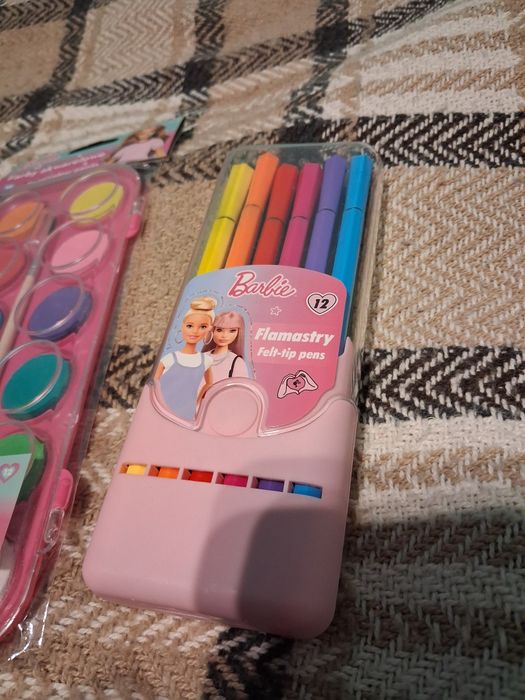 Wyprzedaż!! Barbie artykuły plastyczne kredki flamastry farby prezent