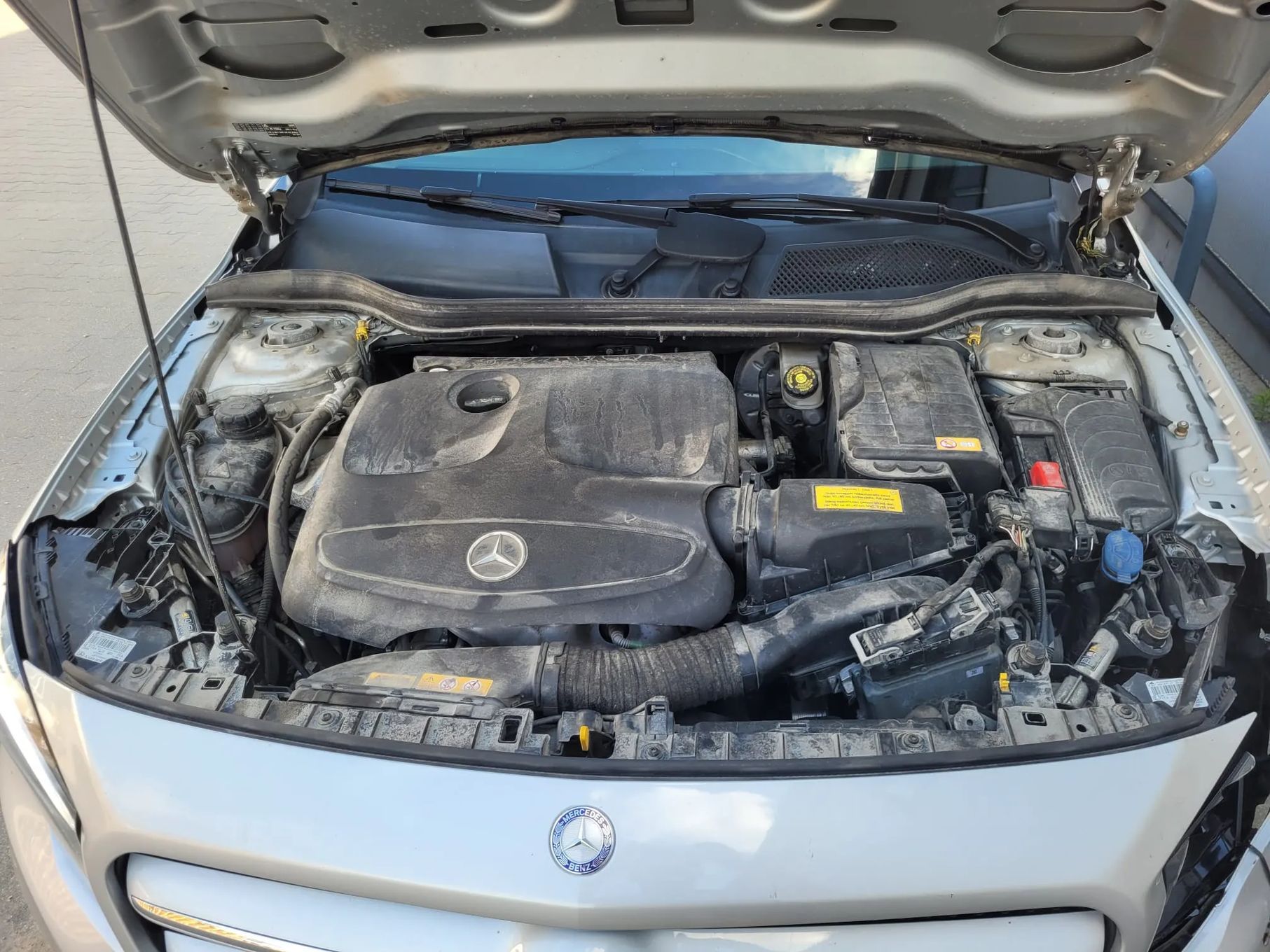 Mercedes-Benz GLA gla 180, gla 200, 1.6 benzyna automat , uszkodzony