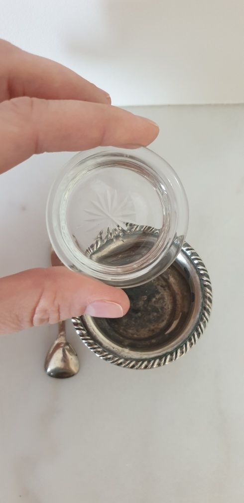Włoska srebrna solniczka z łyżeczką i talerzykiem