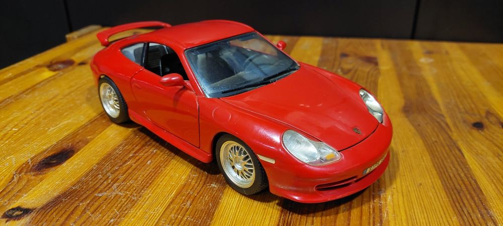 Model 1:18 Porsche Carrera 911 GT3 Bburago