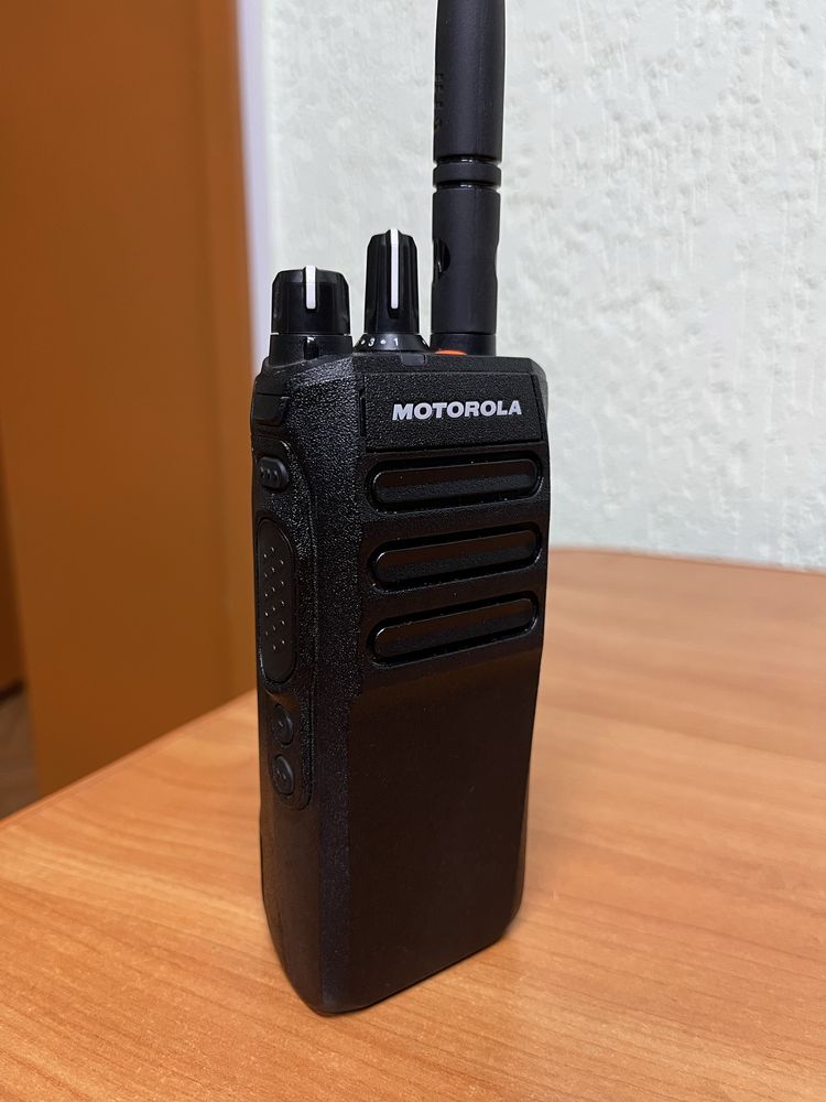 Радіостанція Motorola DP4400e/R7a VHF (136-174 МГц) + Ліцензія AES-256