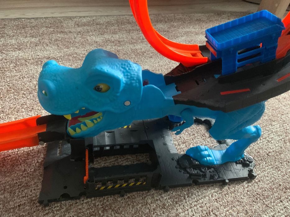 Продам дитячий трек Hotwheels Динозавр