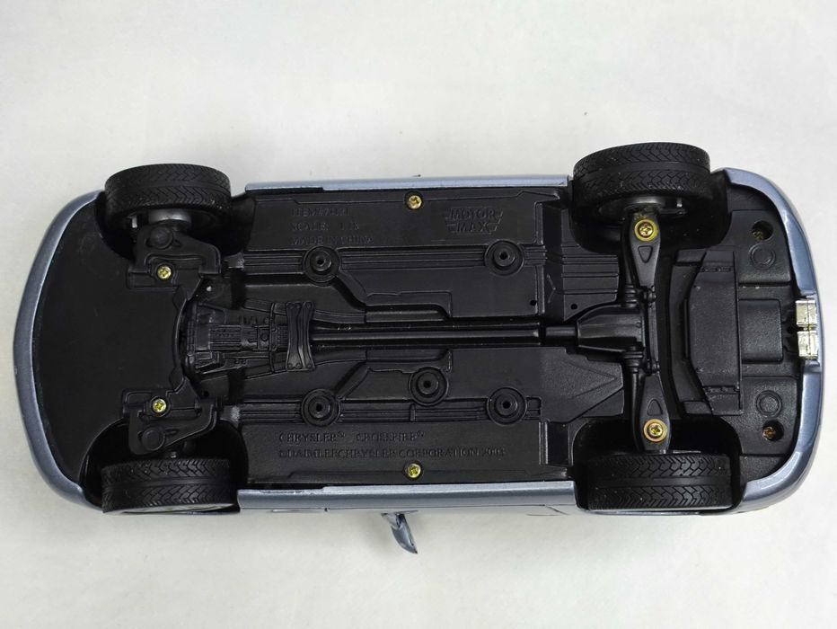 Модель Chrysler Crossfire 1/18 Motormax