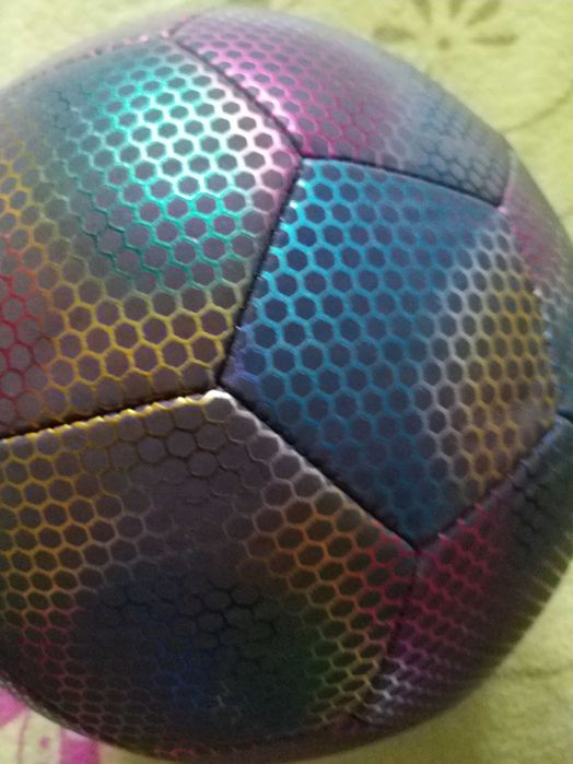 Футбольный м'яч який свiтиться в темрявi ,5 розмiр для асфальту