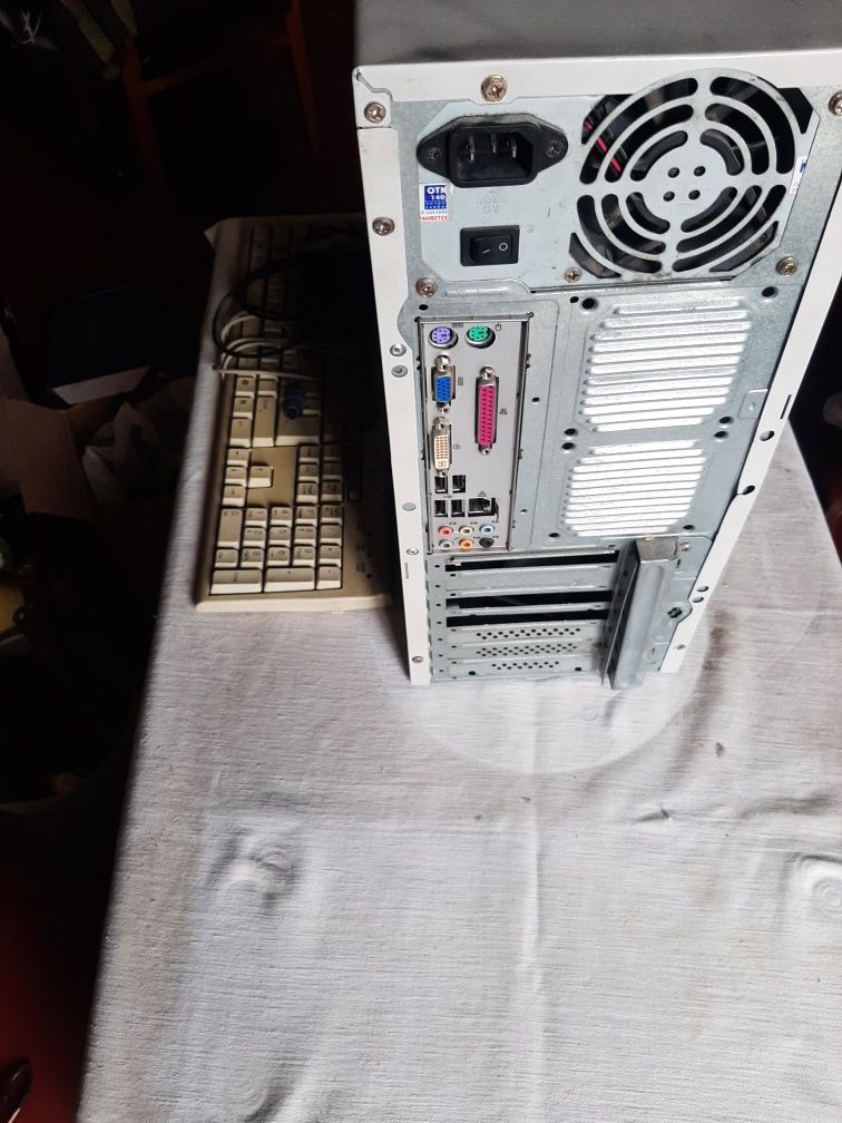 Компьютер AMD Athlon(tm) 64 Processor 3200+ 2ГГц 1.18ГБ и монитор