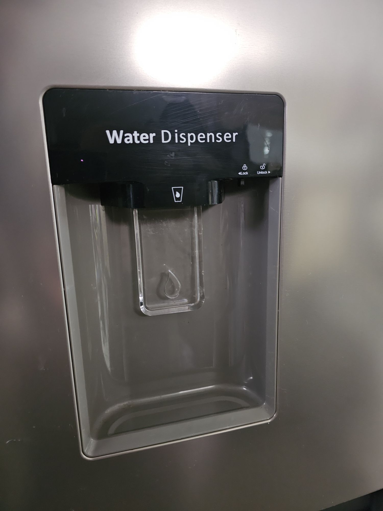 Frigorifico combinado com dispensador 283L