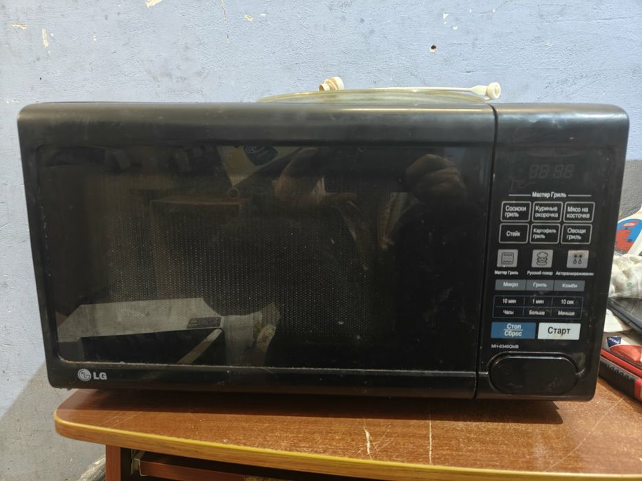 Микроволновка LG mh-6346mbq