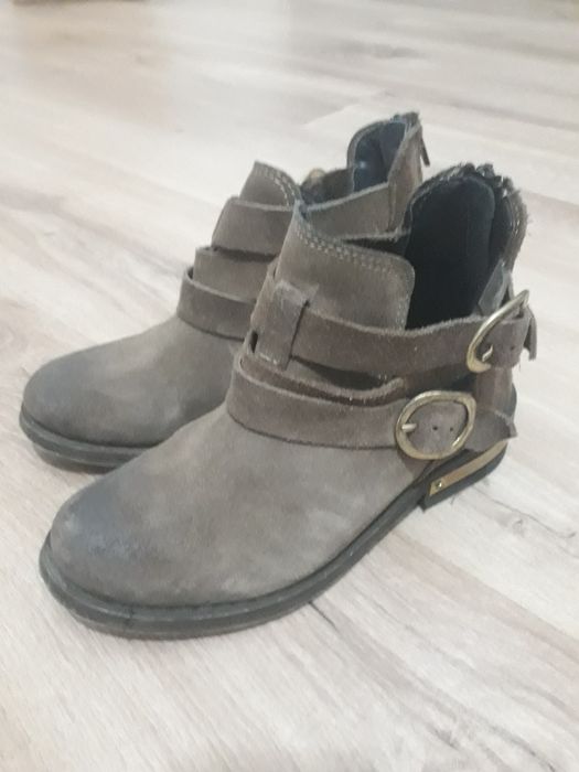 Botas castanho envelhecido/douradas pele camurça