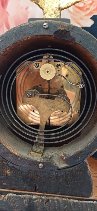 Piękny zegar bogato zdobiony