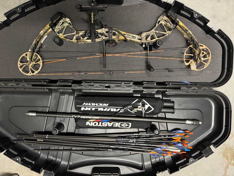 Duży zestaw, łuk Bear Paradox, strzały oraz inne akcesoria!