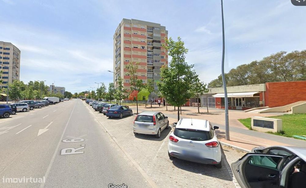 Loja com 42 m2 no centro comercial Cidade Sol