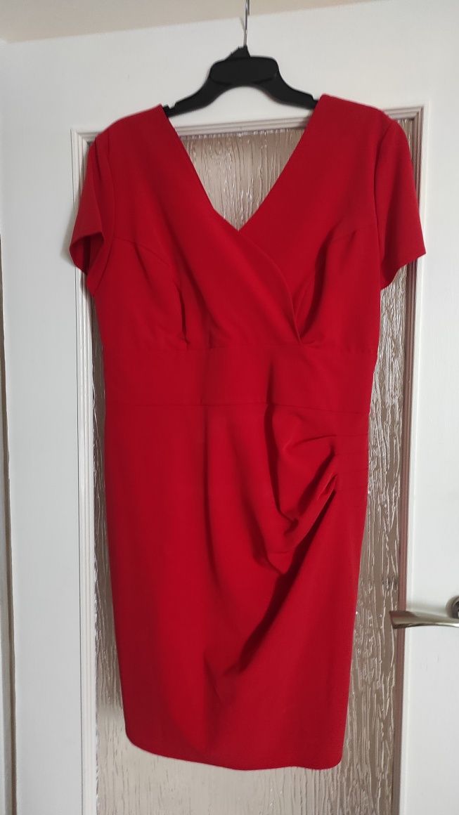 Sukienkę czerwoną sprzedam