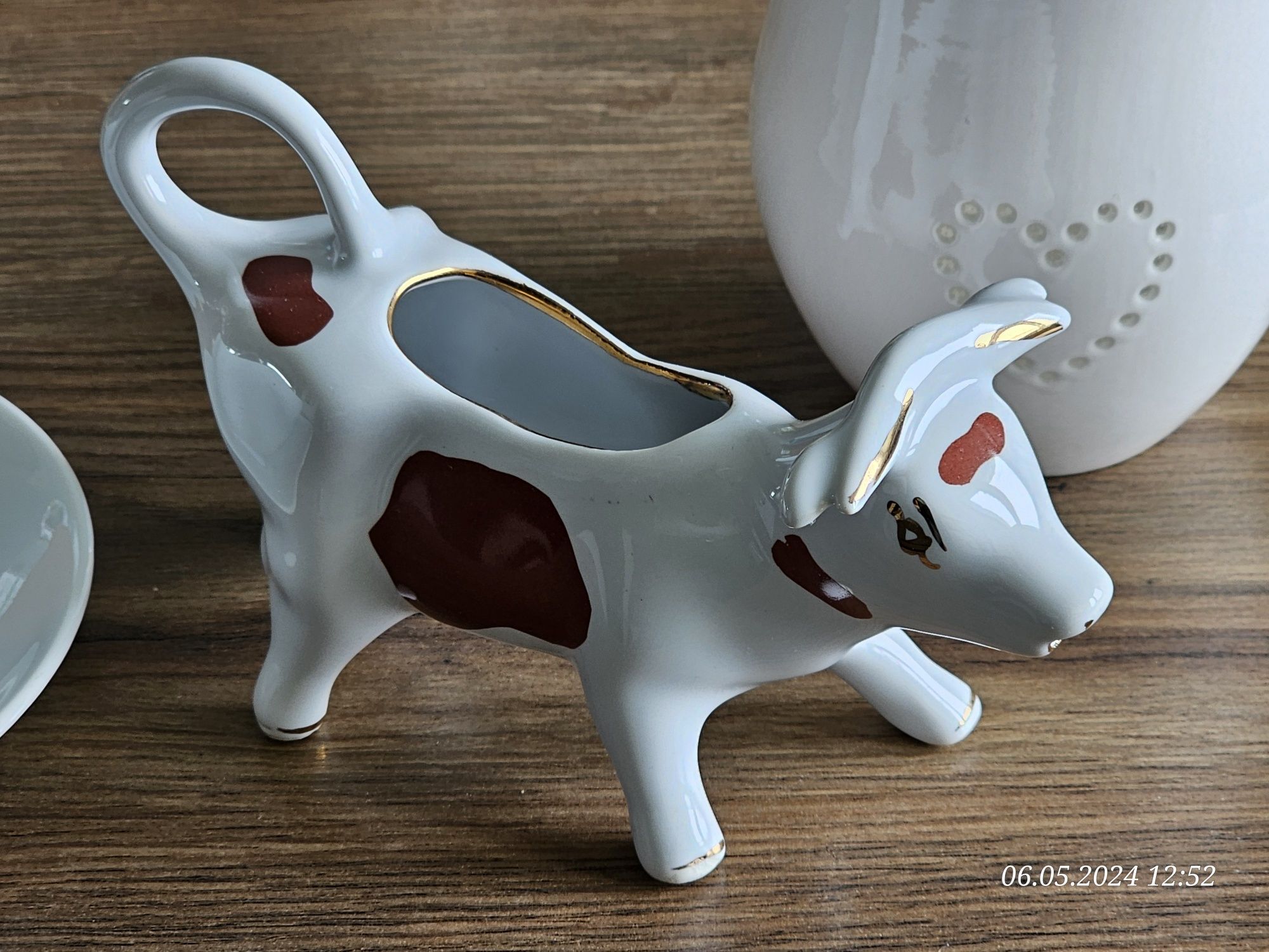 Porcelanowa krowa mlecznik. Made in Poland