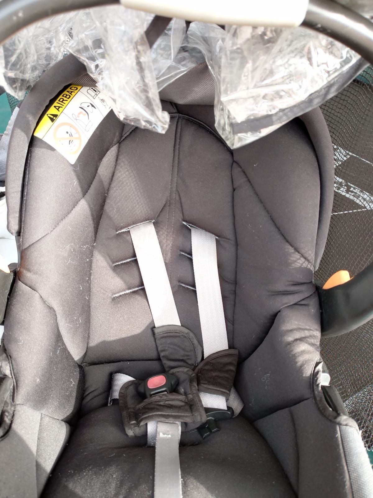 PARA DESOCUPAR Carrinho de bebé + ovo da Chicco