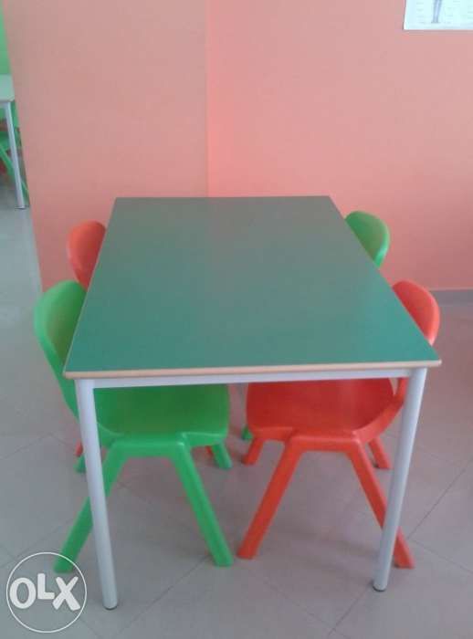 Móveis para escolas formações e refeitórios material novo preço usado