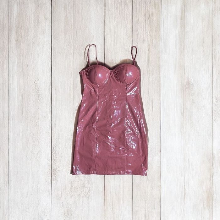 Лакова сукня міні