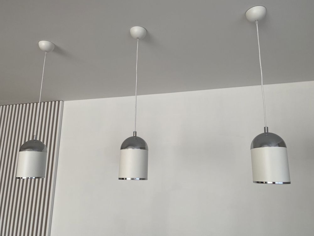 Lampa / lampy trzy białe lampy