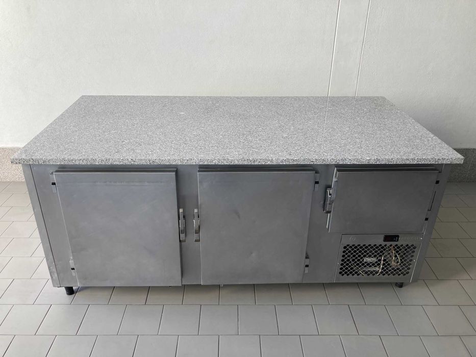 Bancada refrigerada para tabuleiros de pastelaria mesa fria