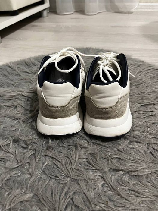 Кросівки Reserved